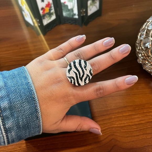 Swarov crystal black/white zebra ring - Picture 7 of 16